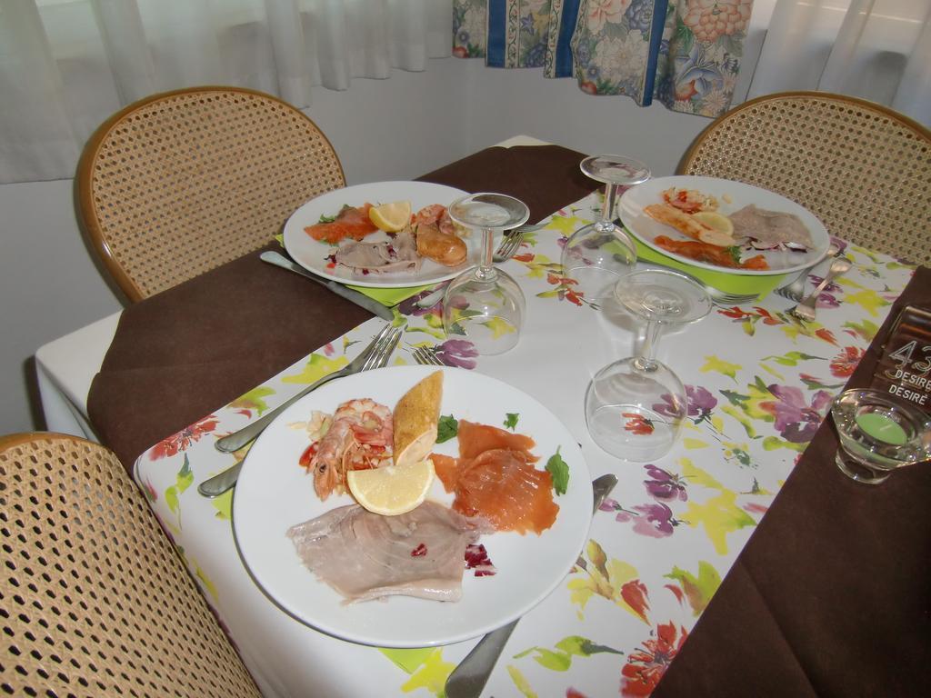 Hotel Desire' Риччоне Экстерьер фото