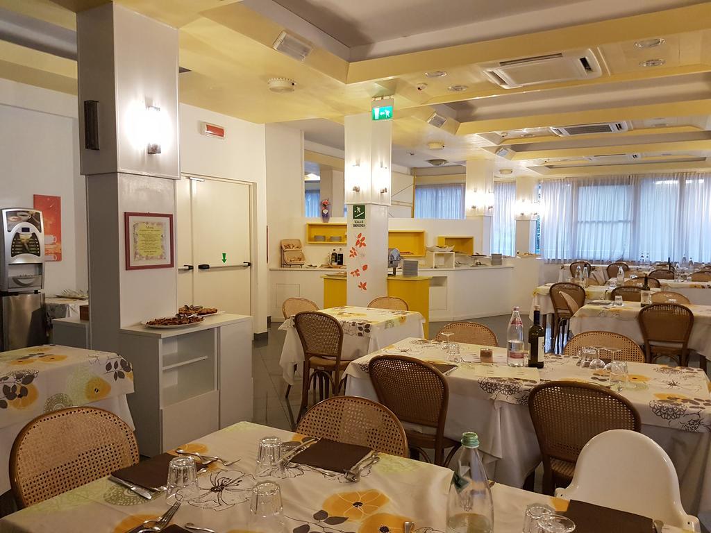 Hotel Desire' Риччоне Экстерьер фото