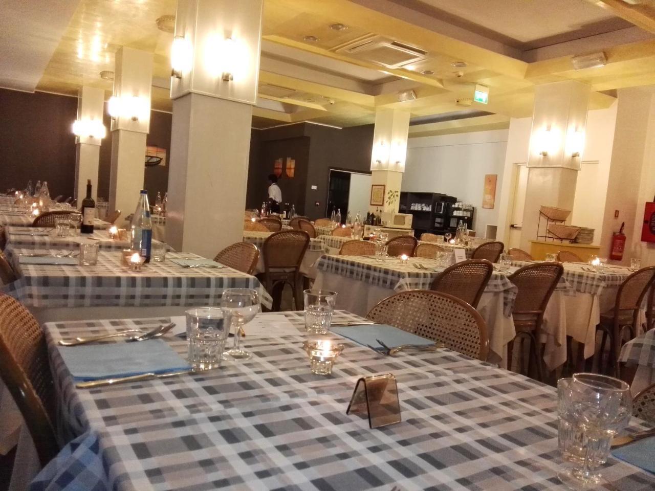 Hotel Desire' Риччоне Экстерьер фото